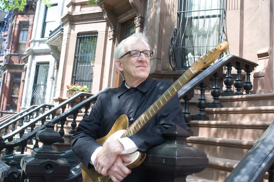 Bill Kirchen: He's driving. Move it on over.