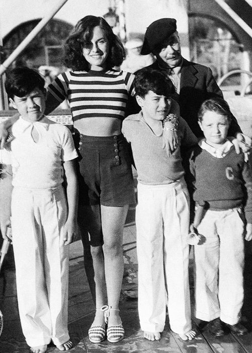 Paulette Goddard with author H. G. Wells, Charlie Chaplin’s sons Charlie Jr. (left) and Sydney and an unidentified friend of the sons.