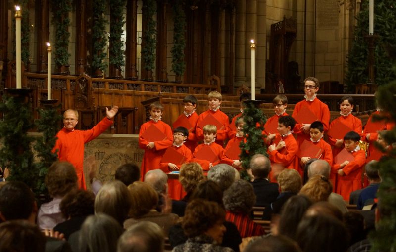 John Scott (left) and the Saint Thomas Boys’ Choir at Saint Thomas Church on 5th Avenue, New York City (Photo: Peter Matthews, December 19, 2014)