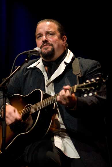 Raul Malo1 Ebet Roberts 04 09